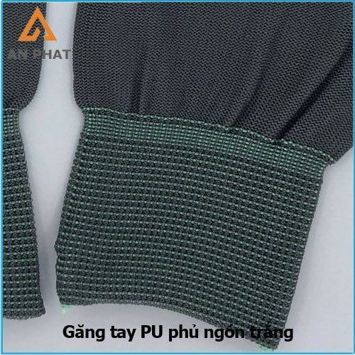 Găng tay được dệt từ sợi Poly trên máy K13